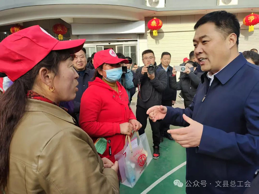 文县总工会积极参加2025年春风行动暨东西劳务协作招聘活动